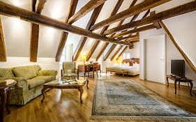 Chin-Chin Hotel ehemals Bohemian Hotel